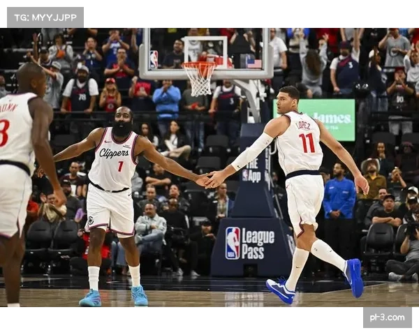 乔治飘逸球风与全面得分技术 成就快船侧翼核心