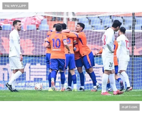 阿尔瓦罗首秀六次关键解围 泰山三中卫体系零封展现防守韧性